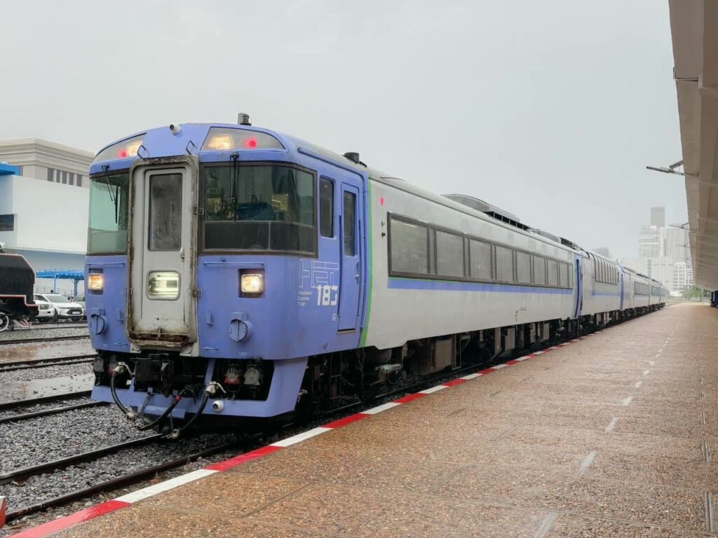 ទូររថភ្លើងរបស់ក្រុមហ៊ុន Royal Railway ដែលទិញមកពីជប៉ុនចំនួន ៥គ្រឿងបន្ថែមទៀត ធ្វើតេស្តបើកបរសាកល្បងពីរាជធានីភ្នំពេញ-ខេត្តព្រះសីហនុ ដោយជោគជ័យ