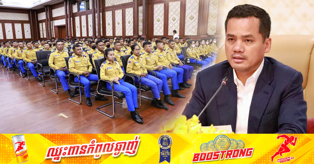 ឧបនាយករដ្ឋមន្រ្តី ស សុខា ជូនសារទៅមន្រ្តីនគរបាលចរាចរណ៍ និងមន្ត្រីជាប់កិច្ចសន្យា សូមធ្វើការចេញពីបេះដូង កុំគិតតែពីផលប្រយោជន៍ ត្រូវដាក់ខ្លួនជាអ្នកបម្រើប្រជាពលរដ្ឋ 