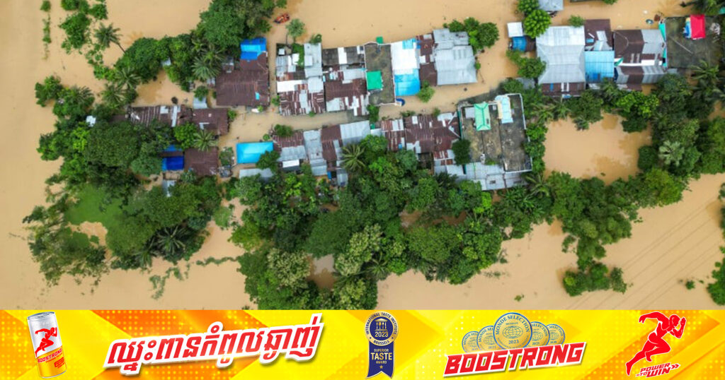 ប្រជាជនបង់ក្លាដែសជិត ៣០០,០០០នាក់ កំពុងស្នាក់នៅកន្លែងជ្រកកោនបណ្តោះអាសន្ន ក្រោយទឹកជំនន់បង្កការជន់លិចធ្ងន់ធ្ងរ