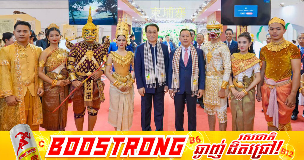 រដ្ឋមន្ត្រី ហួត ហាក់ ទស្សនាស្តង់នានា និងពន្លាទេសចរណ៍កម្ពុជា នៅទីក្រុងស៊ូចូវ