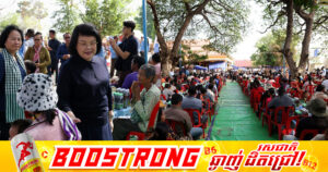 សម្តេចប្រធានរដ្ឋសភា យកឱកាស ទិវាអន្តរជាតិនារី ៨ មីនា លើកទី១១៥ ជួបសំណេះសំណាលនិងចែកអំណោយជូនពលរដ្ឋភៀសសឹក ស្រុកក្រឡាញ់ និងស្រុកពួក ខេត្តសៀមរាប